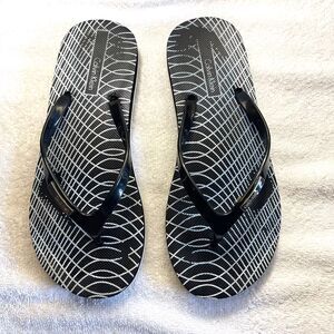 Calvin Klein Girls Black White Slippers Shoes Sandals Flip Flops Flats Size 5